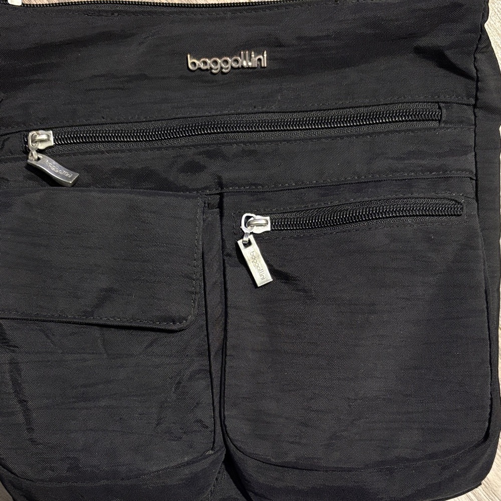 Baggallini Black Crossbody Bag - Picture 3 of 11
